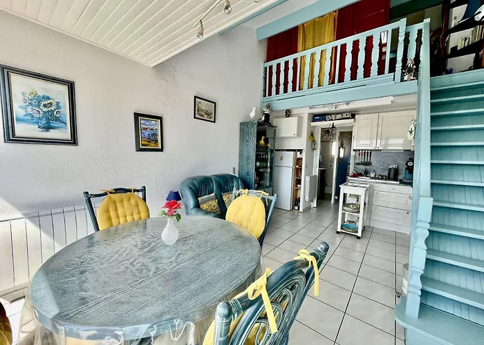 Attrayant Donnant Sur La Marina Sc020-051