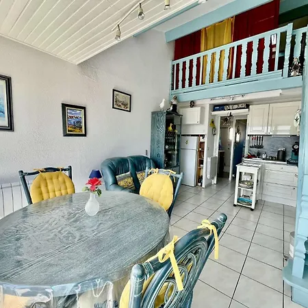 Attrayant Donnant Sur La Marina Sc020-051